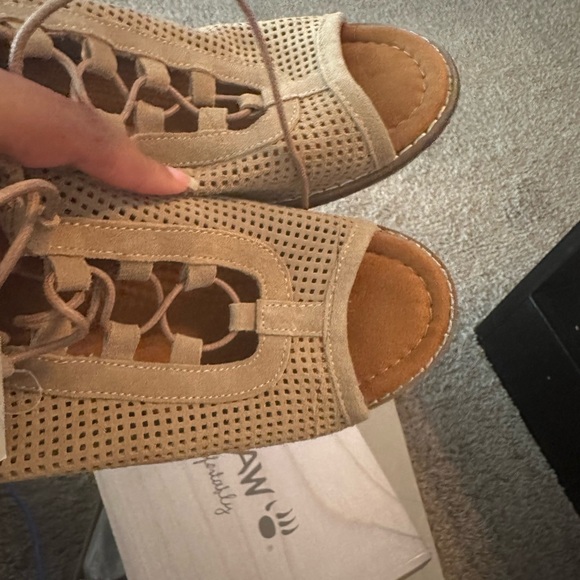 bearpaw wedge sandals - Picture 9 of 10
